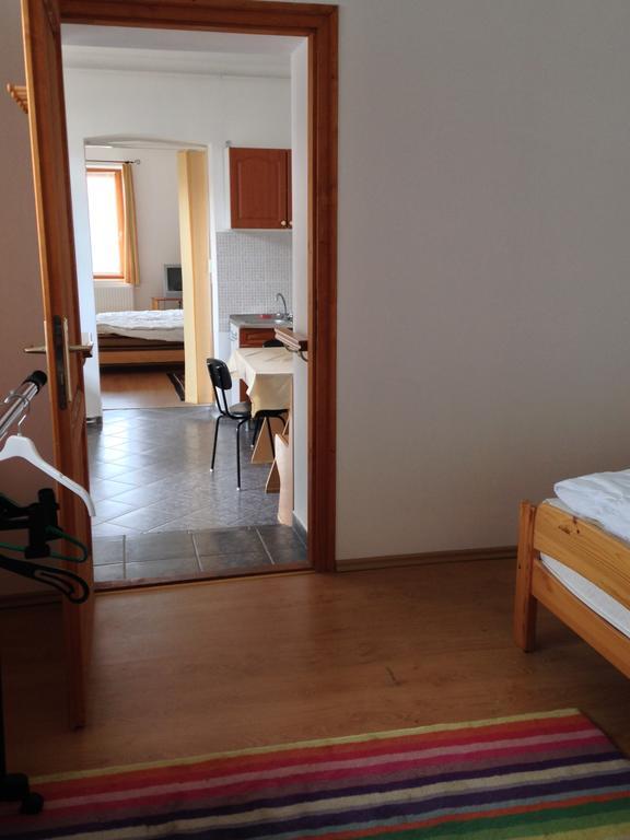 Petra Apartmanok Velem Værelse billede